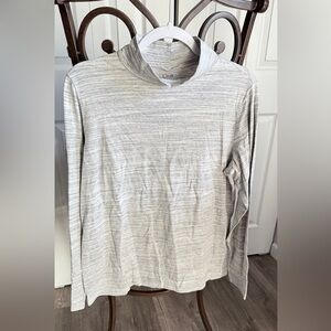 Croft & Barrow Light Gray Long Sleeve Tee